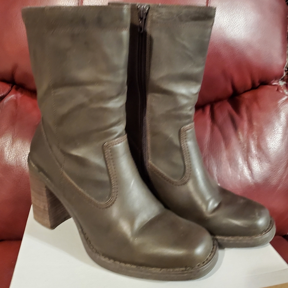 Women's Chocolate Brown Boots